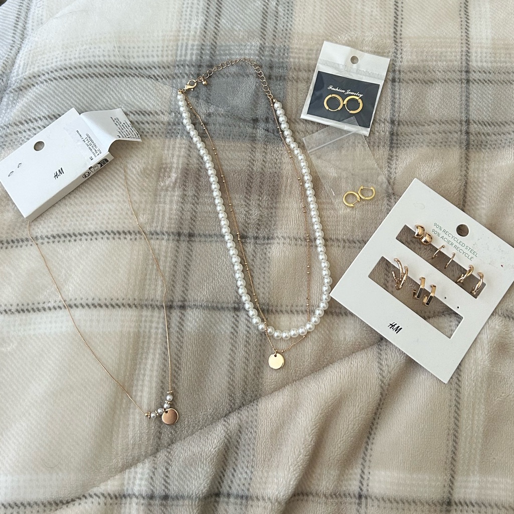 Random Bundle Of Never Worn Gold Jewelry: H&M, Evry Jewles, Amazon